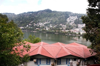 Manu Maharani Lodge,Thandi Sarak, Tallital, Near Main Bus Stand, Nainital,3 star