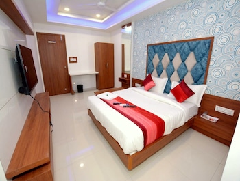 hotel green leaf