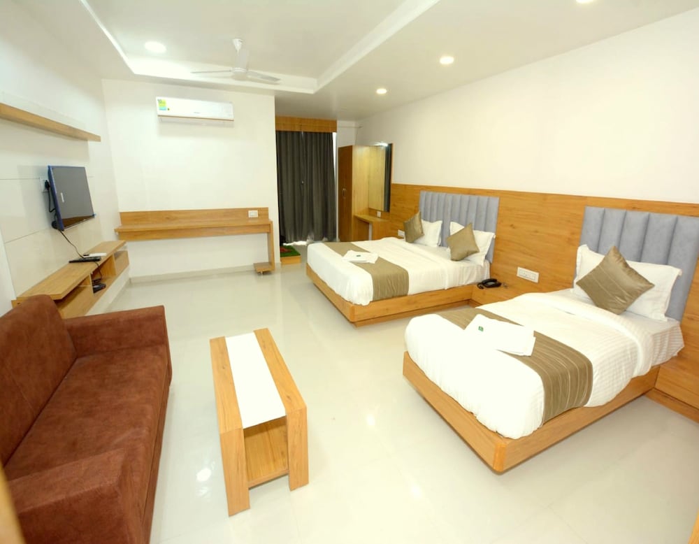 hotel green leaf