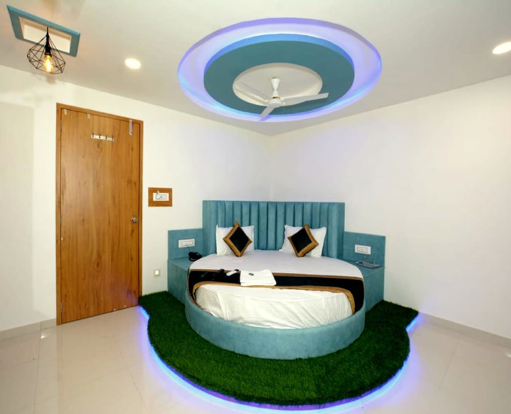 hotel green leaf