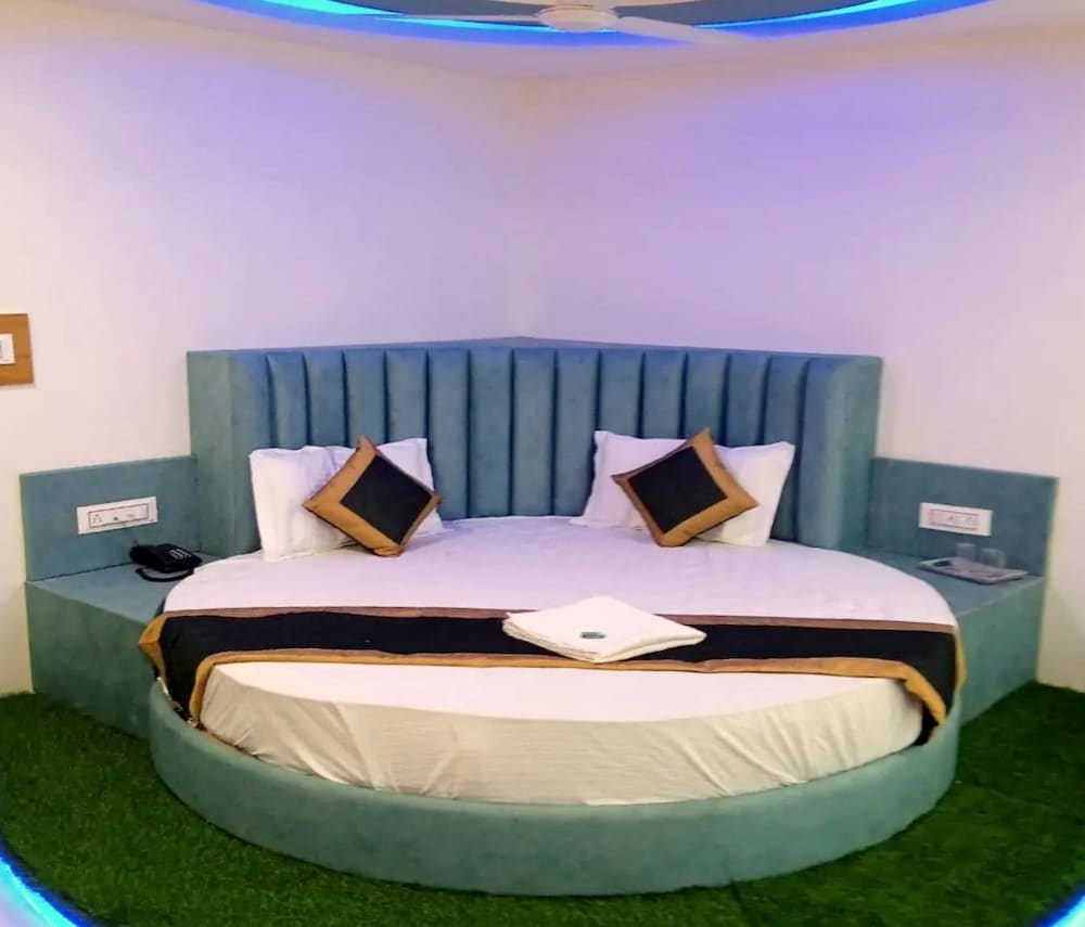 hotel green leaf