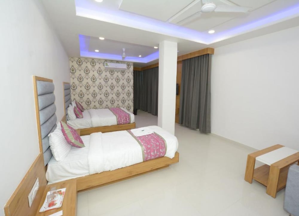 hotel green leaf