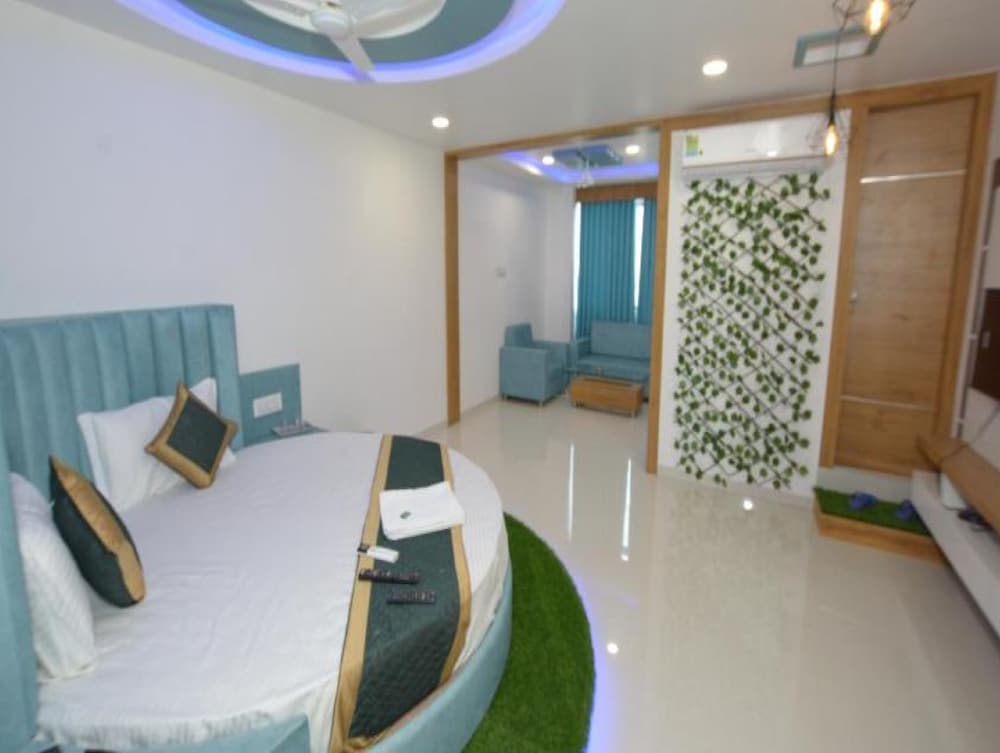 hotel green leaf