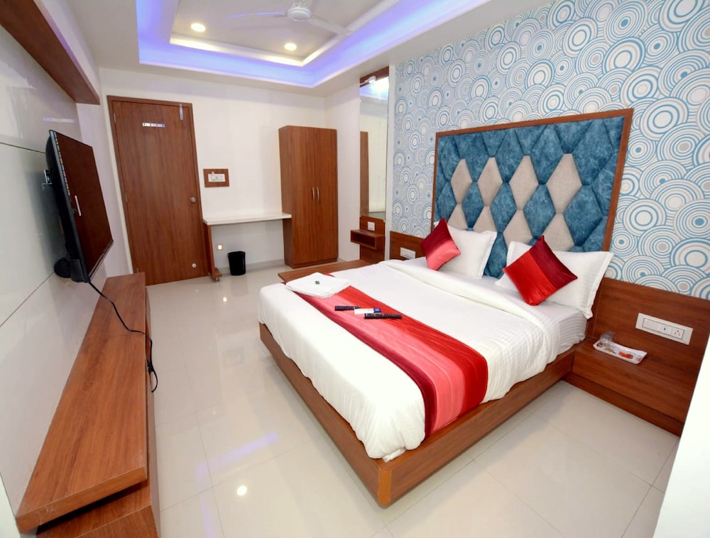 hotel green leaf