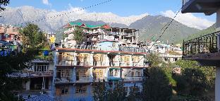 Ishwar Guest House,Naddi, Mcleod Ganj, Dharamshala, Himachal Pradesh 176216,3 star