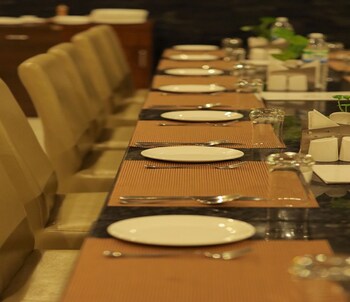 Krv Meridian Hotel,45, Kp Nagar Erode Main Road, Kp Nagar, Reddipalayam, Karur, Tamil Nadu 639008,2 star