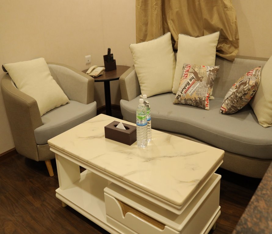 Krv Meridian Hotel,45, Kp Nagar Erode Main Road, Kp Nagar, Reddipalayam, Karur, Tamil Nadu 639008,2 star