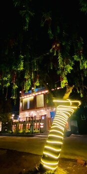 Crescent Inn,Ansal Golf Link -1,3 star