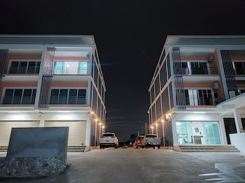 Thana Apartment,Chonburi>>Chon Buri,0 star