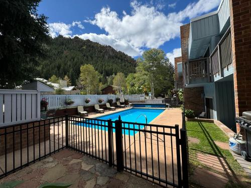 shadow mountain lodge