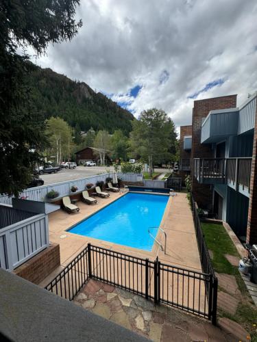 shadow mountain lodge