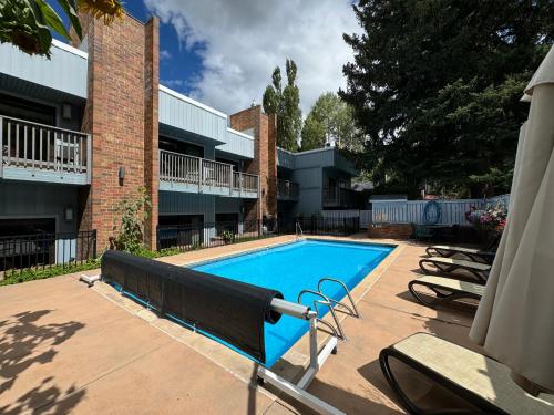 shadow mountain lodge