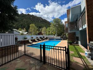 shadow mountain lodge