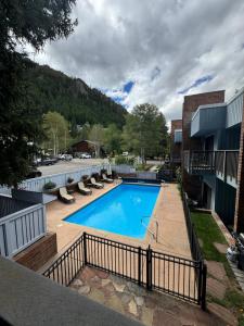 shadow mountain lodge