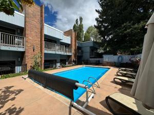 shadow mountain lodge