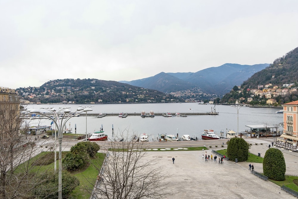 piazza cavour lake view