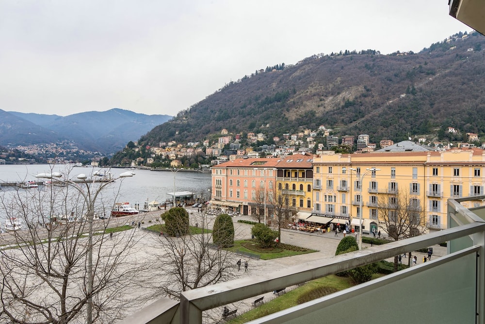 piazza cavour lake view