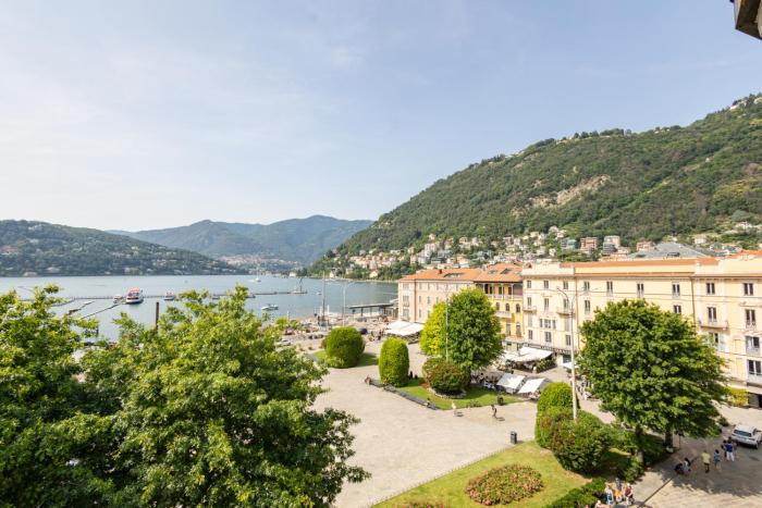 piazza cavour lake view