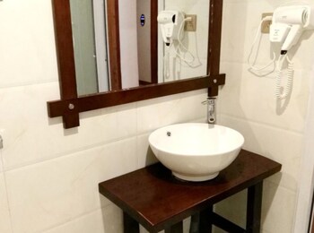 qijiayi theme hostel no 2 shop