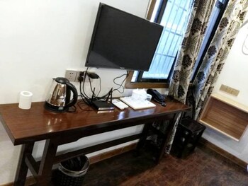 qijiayi theme hostel no 2 shop
