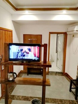 qijiayi theme hostel no 2 shop