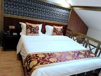 qijiayi theme hostel no 2 shop