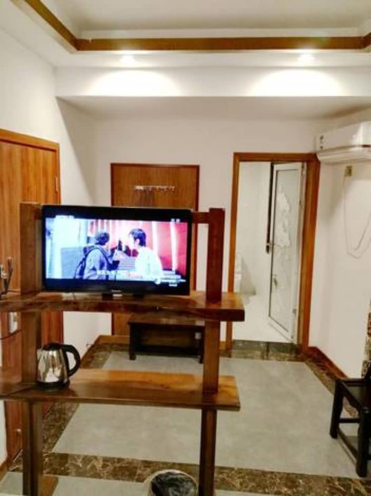 qijiayi theme hostel no 2 shop