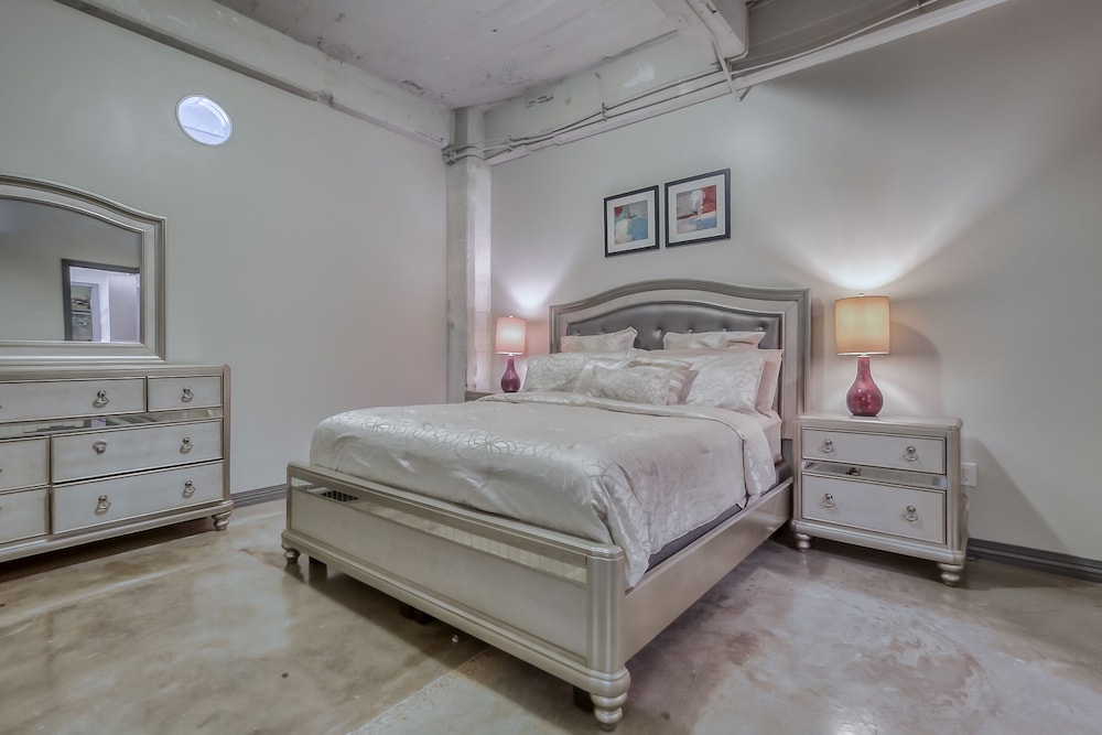 luxury downtown dallas stay by amyfinehouse