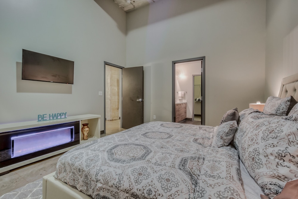 luxury downtown dallas stay by amyfinehouse