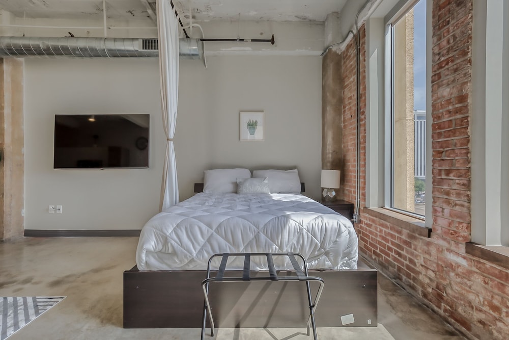 luxury downtown dallas stay by amyfinehouse