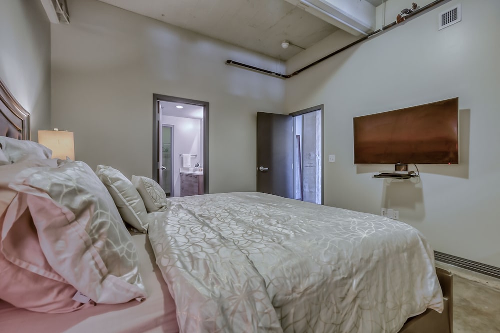 luxury downtown dallas stay by amyfinehouse