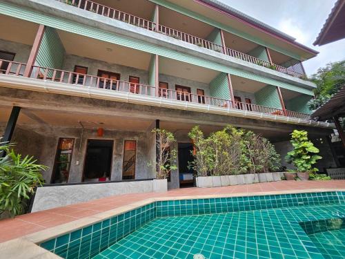 phatchara boutique hotel hostel