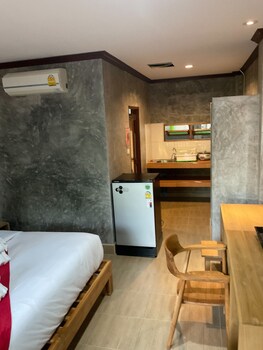 phatchara boutique hotel hostel