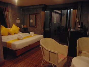 phatchara boutique hotel hostel