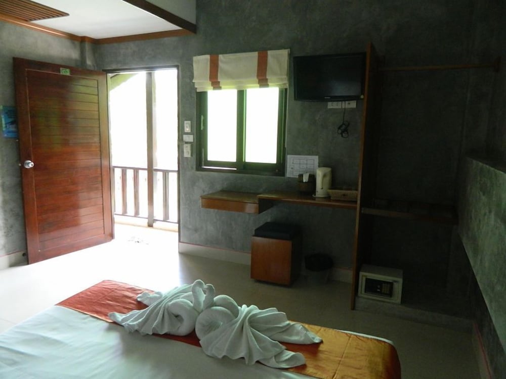 phatchara boutique hotel hostel