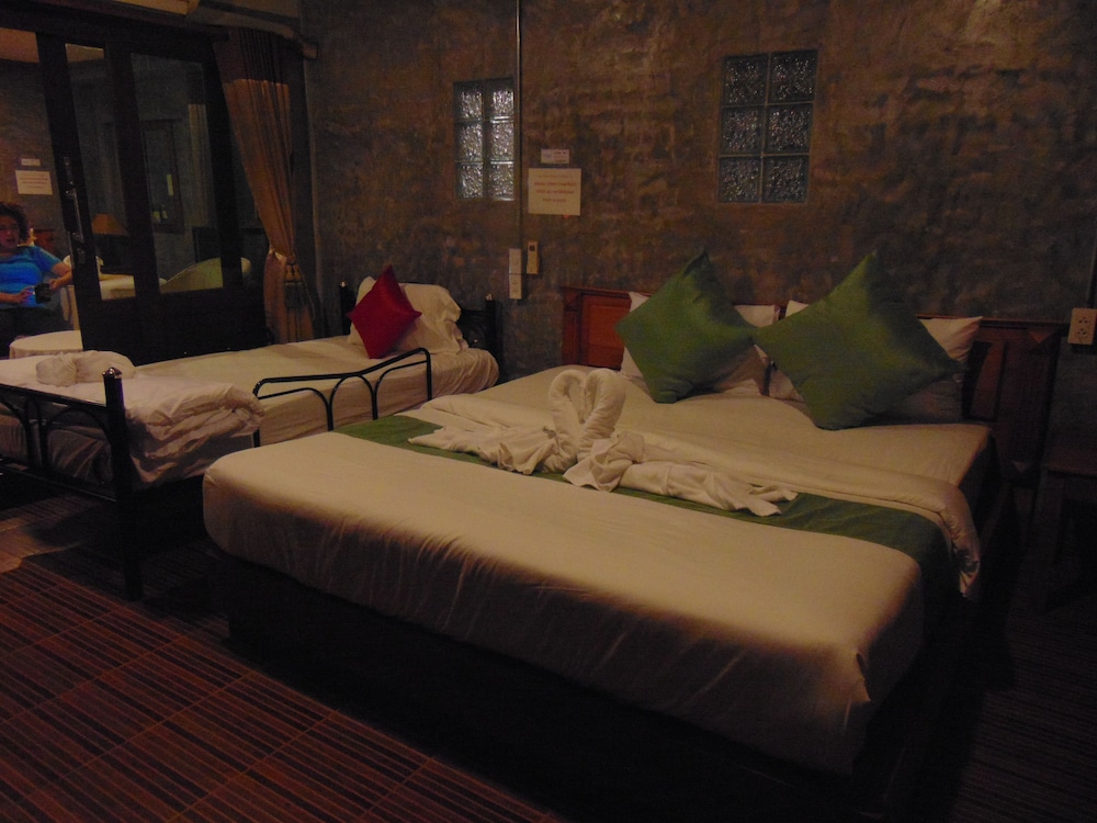 phatchara boutique hotel hostel