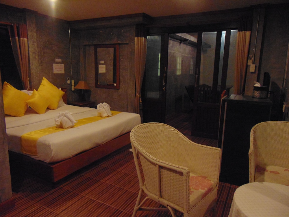 phatchara boutique hotel hostel
