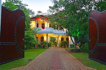 yala hotel river front