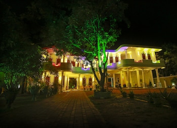 yala hotel river front