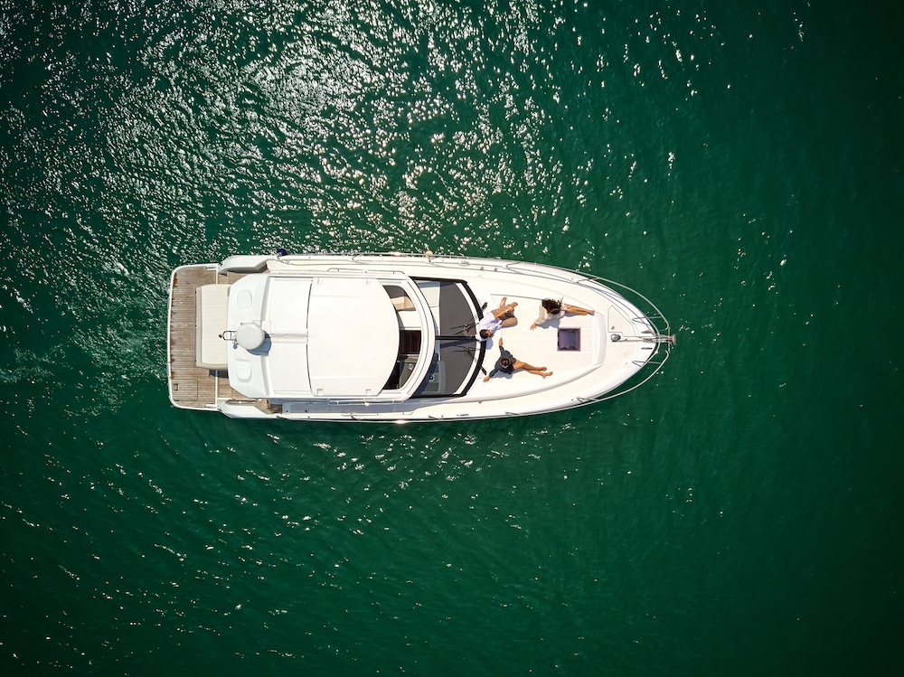 vietyacht marina club halong bay cruise