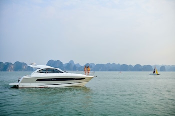 vietyacht marina club halong bay cruise