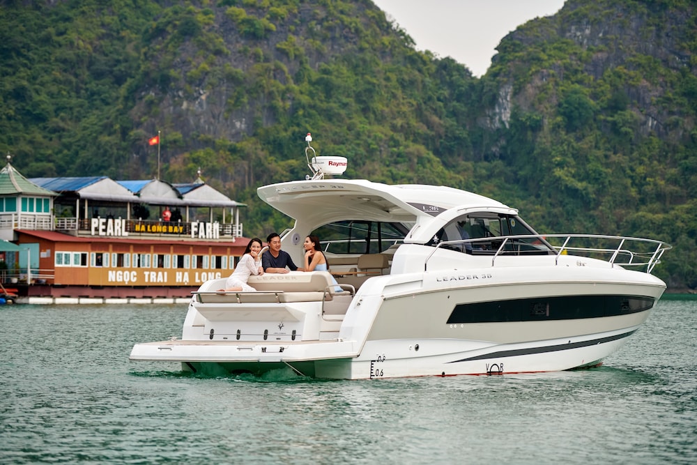 vietyacht marina club halong bay cruise