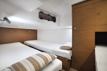 vietyacht marina club halong bay cruise