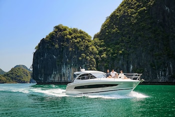 vietyacht marina club halong bay cruise