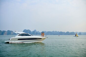 vietyacht marina club halong bay cruise