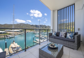 absolute waterfront magnetic island