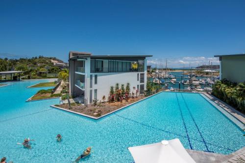 absolute waterfront magnetic island