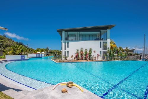 absolute waterfront magnetic island