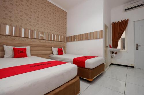 reddoorz near plaza simpang lima