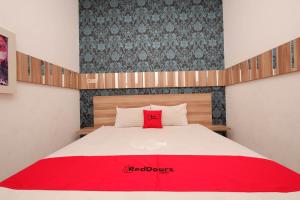 reddoorz near plaza simpang lima